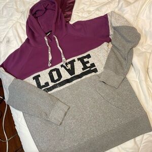 Women’s medium Bobbie Brooks Love hoodie